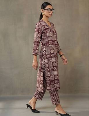 office-wear women ethnic motifs printed regular cotton kurta with trousers 3