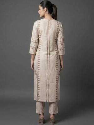 formal women printed regular chanderi silk kurta with trousers 3