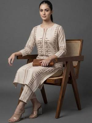 formal women printed regular chanderi silk kurta with trousers 5