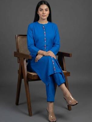 smart women regular thread work kurta with trousers 5
