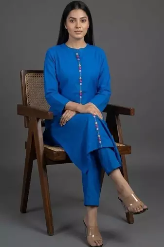 smart women regular thread work kurta with trousers