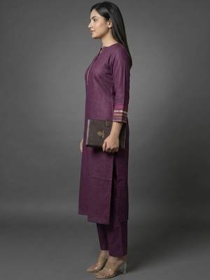 smart women ethnic motifs embroidered regular thread work kurta with trousers 2