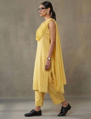 smart women ethnic motifs printed regular cotton kurta with trousers & with dupatta 4