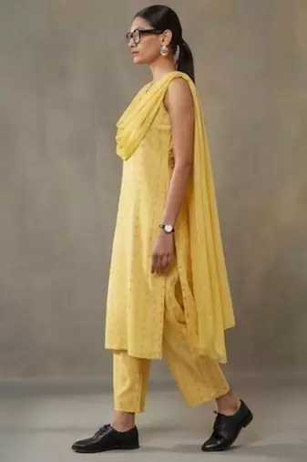 smart women ethnic motifs printed regular cotton kurta with trousers & with dupatta