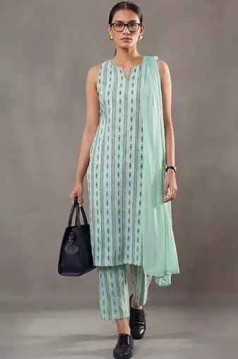 structured women printed regular cotton kurta with trousers & with dupatta