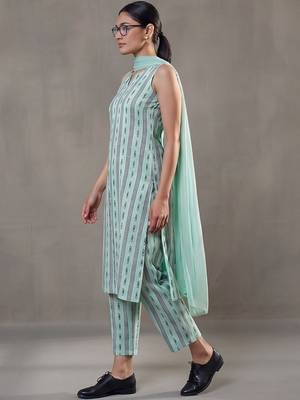 structured women printed regular cotton kurta with trousers & with dupatta 3