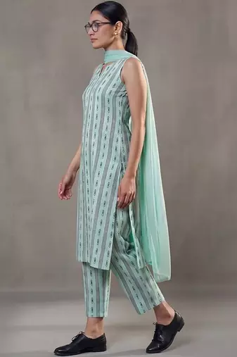 structured women printed regular cotton kurta with trousers & with dupatta
