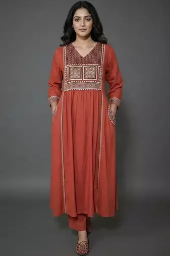 smart women ethnic motifs embroidered panelled thread work kurta with trousers