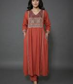 smart women ethnic motifs embroidered panelled thread work kurta with trousers