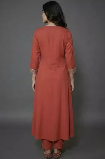 smart women ethnic motifs embroidered panelled thread work kurta with trousers
