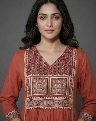 smart women ethnic motifs embroidered panelled thread work kurta with trousers 6