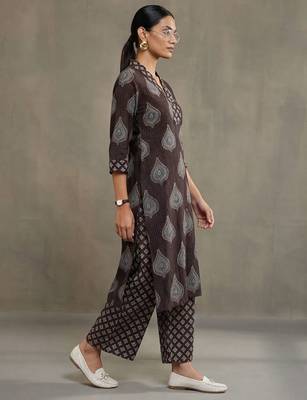 office-wear women ethnic motifs printed regular cotton kurta with palazzos 3