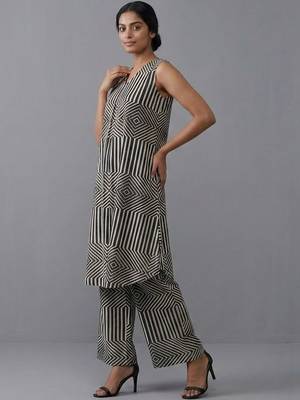 smart printed printed regular kurta with trousers 3