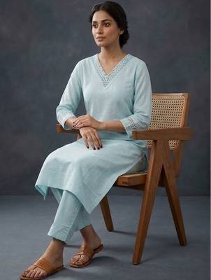smart regular thread work kurta with trousers 5