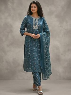 easy-moving ethnic motifs printed regular thread work cotton kurta with trousers & with dupatta 1