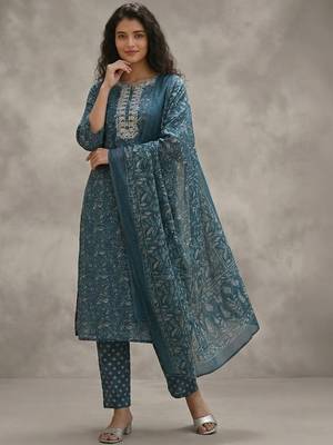 easy-moving ethnic motifs printed regular thread work cotton kurta with trousers & with dupatta 4
