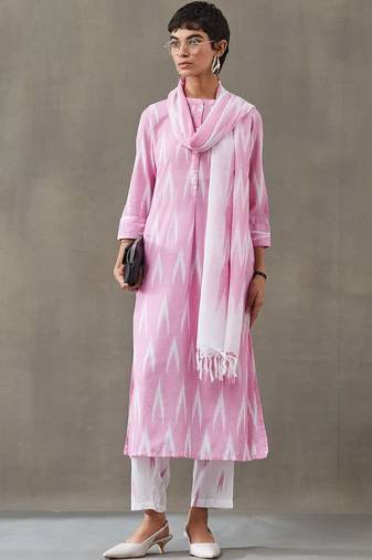 tailored women ethnic motifs printed regular cotton kurta with trousers & with dupatta