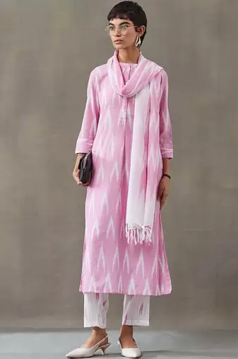 tailored women ethnic motifs printed regular cotton kurta with trousers & with dupatta