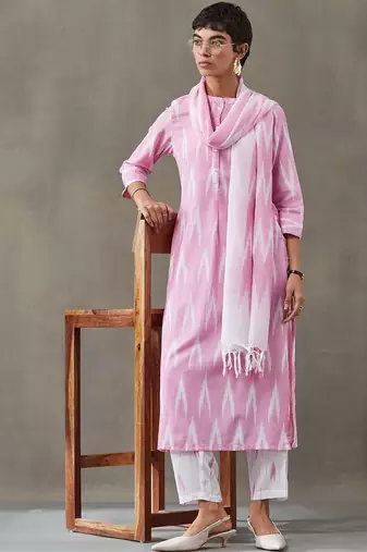 tailored women ethnic motifs printed regular cotton kurta with trousers & with dupatta