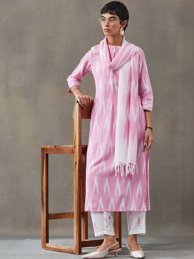 tailored women ethnic motifs printed regular cotton kurta with trousers & with dupatta