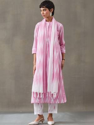 tailored women ethnic motifs printed regular cotton kurta with trousers & with dupatta 3
