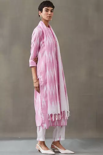 tailored women ethnic motifs printed regular cotton kurta with trousers & with dupatta