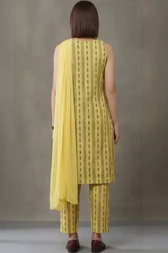 everyday classic women floral embroidered regular thread work cotton kurta with trousers & with dupatta