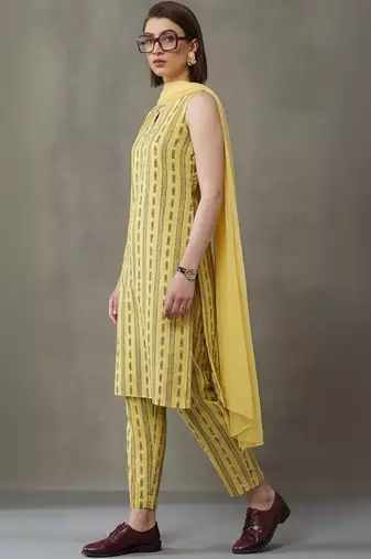everyday classic women floral embroidered regular thread work cotton kurta with trousers & with dupatta