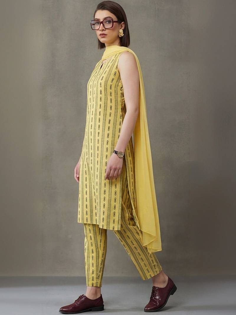 everyday classic women floral embroidered regular thread work cotton kurta with trousers & with dupatta