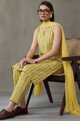 everyday classic women floral embroidered regular thread work cotton kurta with trousers & with dupatta