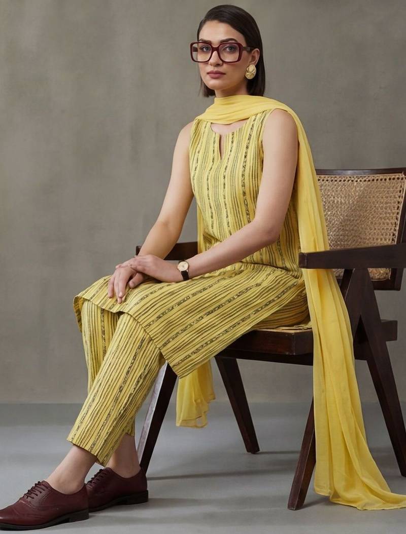 everyday classic women floral embroidered regular thread work cotton kurta with trousers & with dupatta