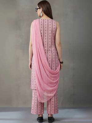 smart women floral embroidered regular thread work cotton kurta with trousers & with dupatta 2