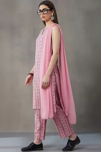 smart women floral embroidered regular thread work cotton kurta with trousers & with dupatta