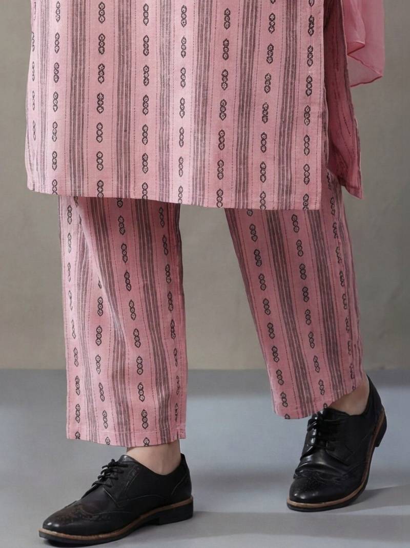smart women floral embroidered regular thread work cotton kurta with trousers & with dupatta
