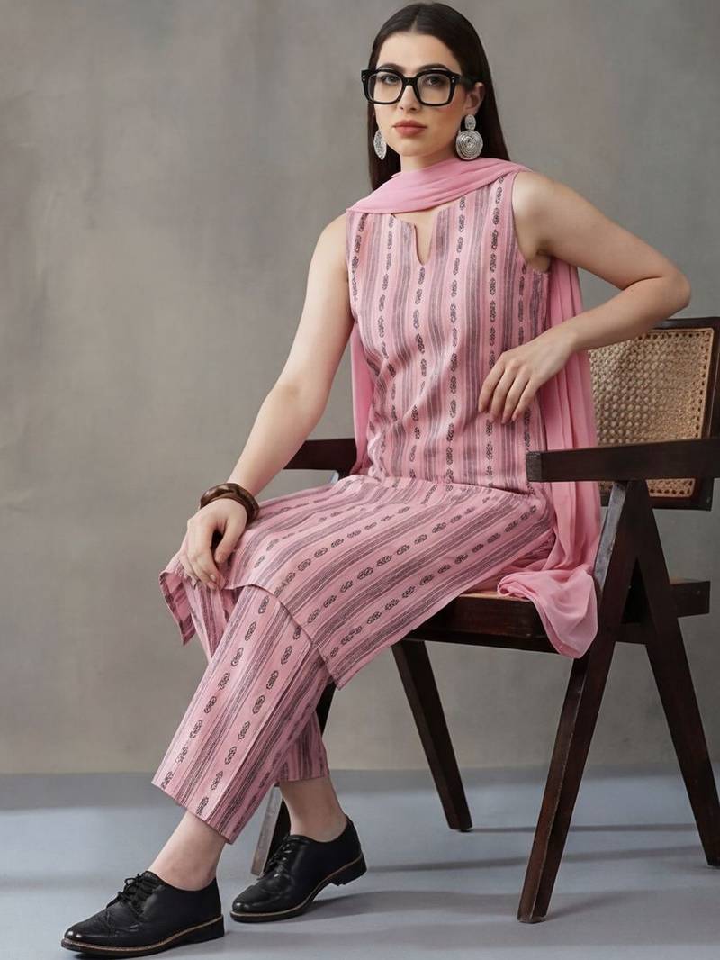 smart women floral embroidered regular thread work cotton kurta with trousers & with dupatta