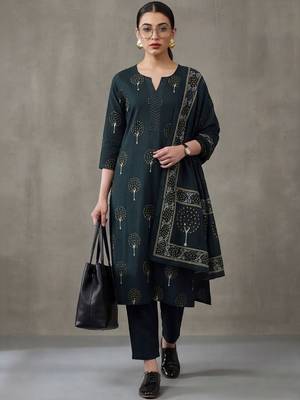 smart women floral printed regular cotton kurta with trousers & with dupatta 1