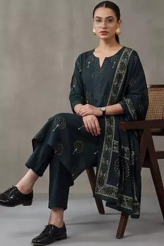 smart women floral printed regular cotton kurta with trousers & with dupatta
