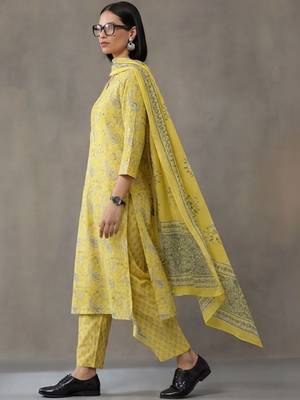 contemporary flare printed cotton kurta with palazzos & with dupatta 3