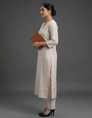 contemporary women printed regular kurta with trousers 3