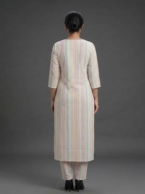 contemporary women printed regular kurta with trousers 4