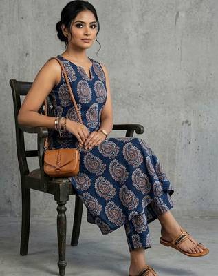 everyday women paisley printed regular kurta with trousers 1