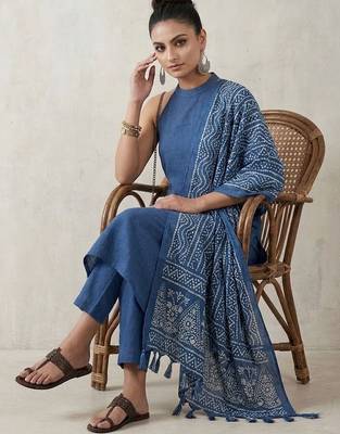 office women regular cotton kurta with trousers & with dupatta 4