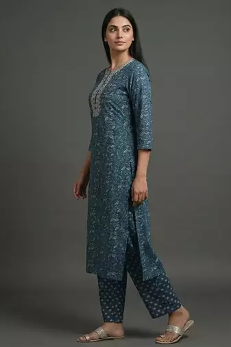 everyday women floral yoke design regular thread work cotton kurta with trousers & with dupatta