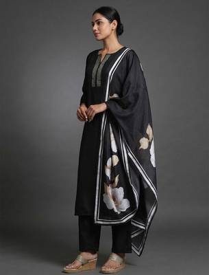 workwear women notch neck regular thread work kurta with trousers & with dupatta 3