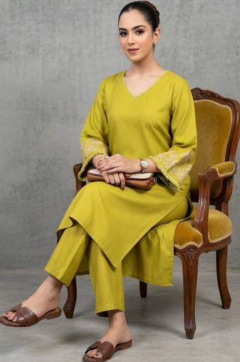 lightweight women floral printed regular thread work kurta with trousers