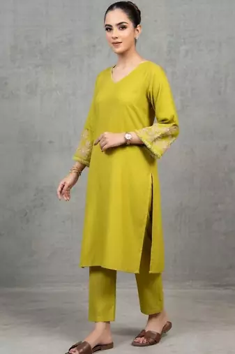 lightweight women floral printed regular thread work kurta with trousers