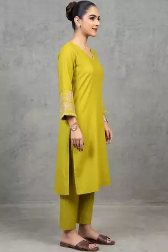 lightweight women floral printed regular thread work kurta with trousers