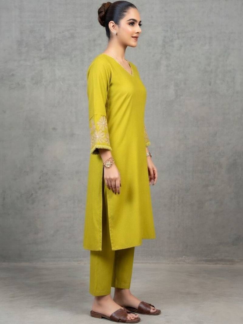 lightweight women floral printed regular thread work kurta with trousers