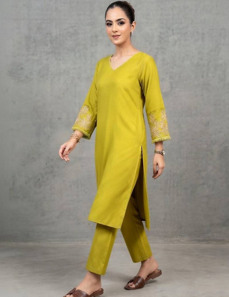 lightweight women floral printed regular thread work kurta with trousers