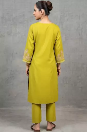 lightweight women floral printed regular thread work kurta with trousers